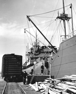 Caven Point Army Depot munitions and cargo loading operations. 1944 U.S. Coast Guard photo - same location and similar environment as El Estero berth on April 24, 1943.